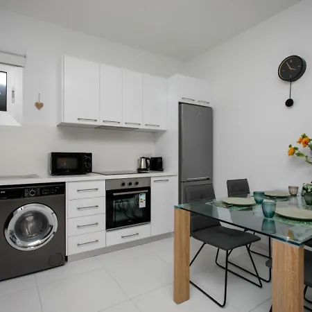 Oasis-amazing Location, Sea View, Stylish Paphos