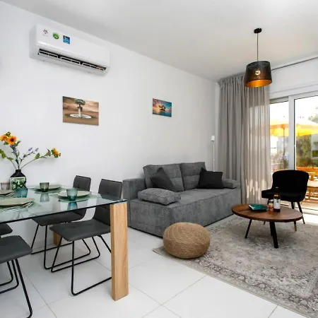 Apartment Oasis-amazing Location, Sea View, Stylish Paphos