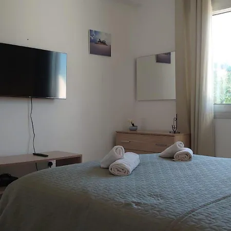 Apartment Oasis-amazing Location, Sea View, Stylish *