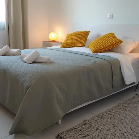 Apartment Oasis-amazing Location, Sea View, Stylish *